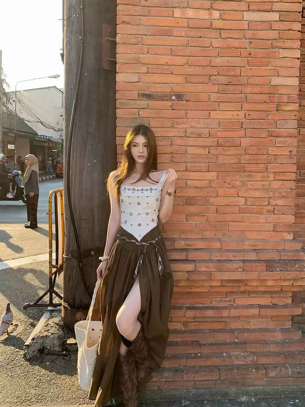 Áo corset họa tiết phối chân váy maxi nâu_Y89