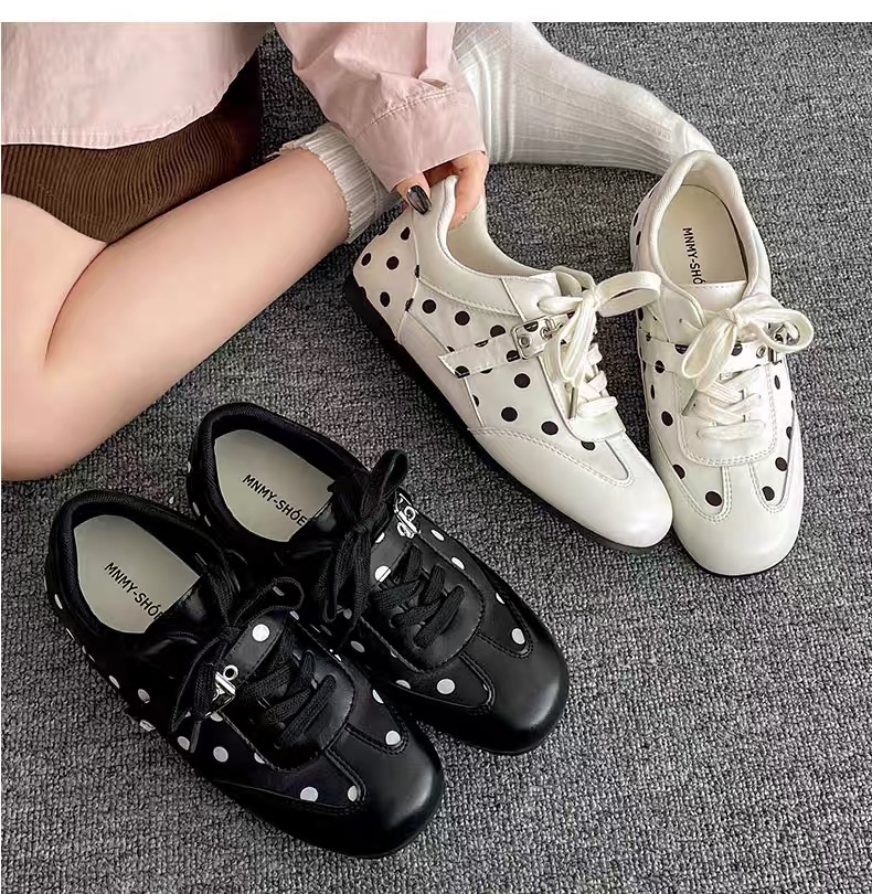 Giày sneaker mũi tròn chấm bi_S04