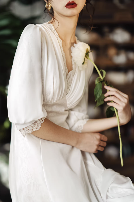 Váy cưới cổ V tay lửng ren vintage_I25