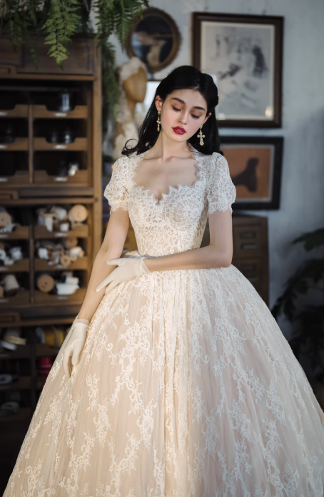 Váy cưới công chúa ren vintage tay ngắn sang trọng_I11