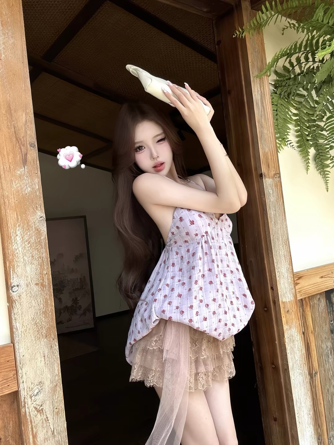Áo hai dây hoa nhí phối chân váy ren_V50