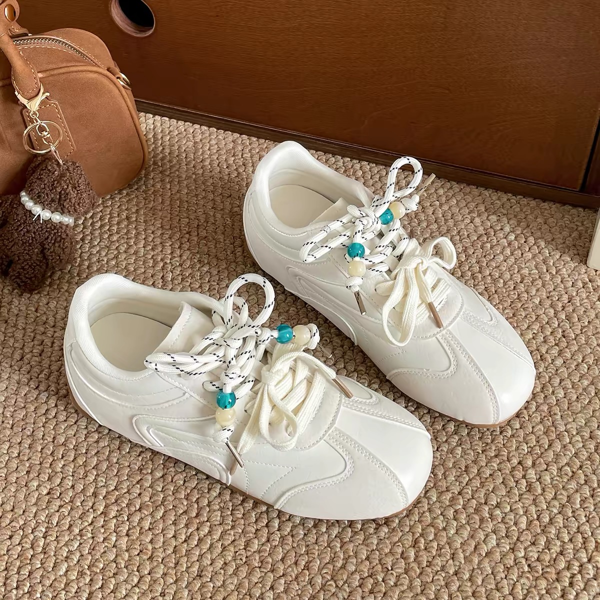Giày sneaker nữ phối dây ruy băng đính hạt trang trí phong cách vintage_S10