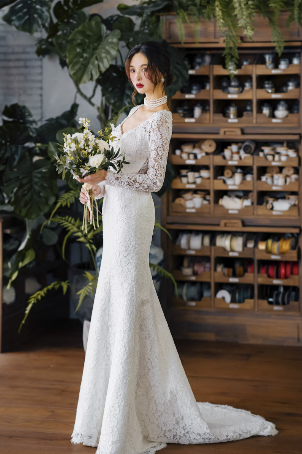 Váy cưới ren đuôi cá tay dài cổ V thanh lịch_I15