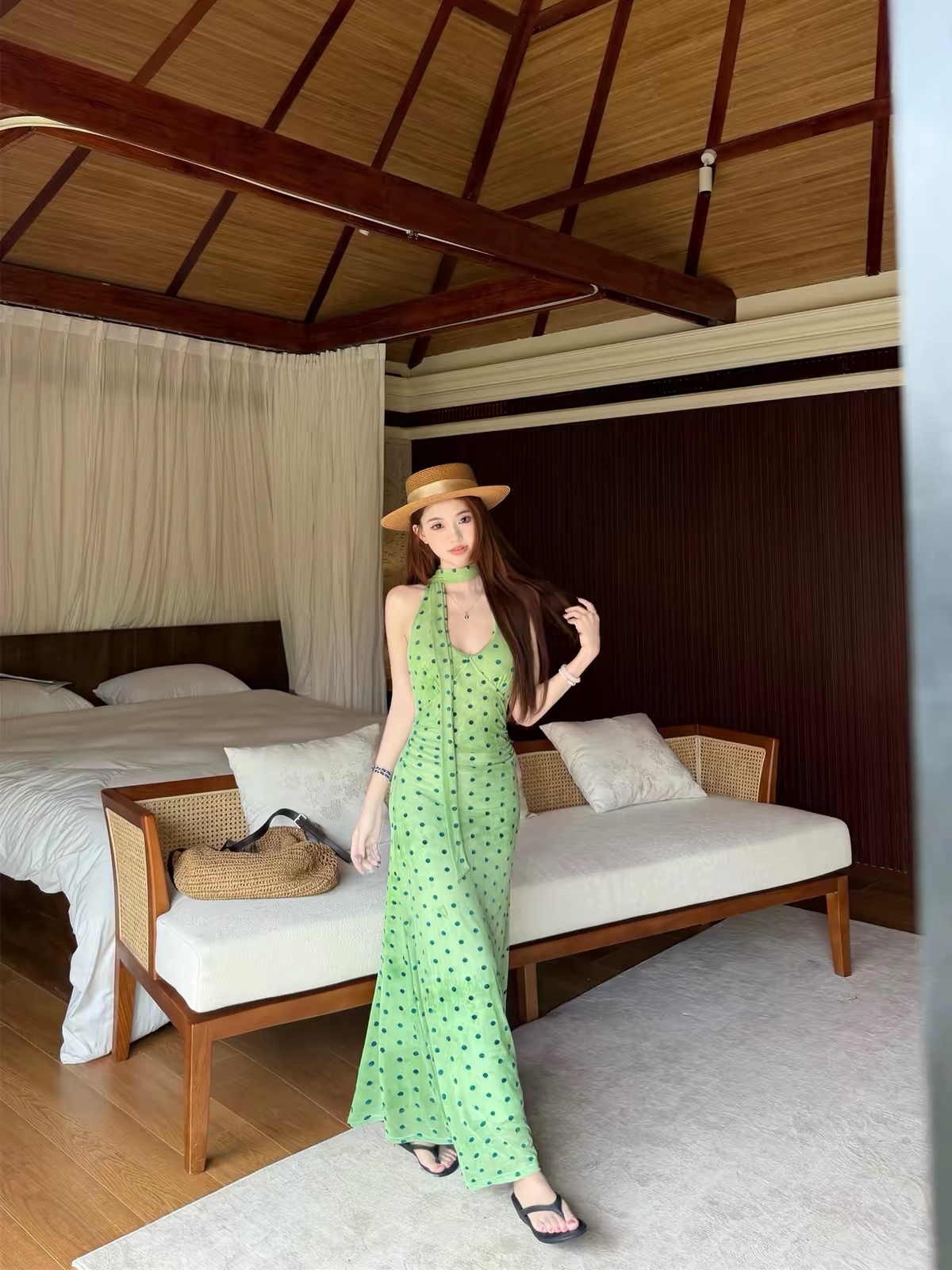 Váy chấm bi cổ yếm_Y74