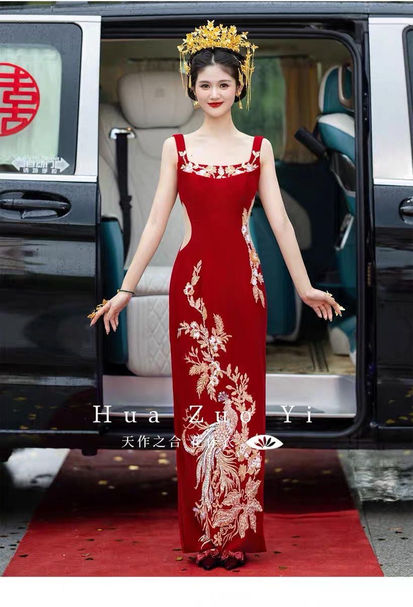 Váy cưới đỏ truyền thống thêu hoa văn dáng dài_I144