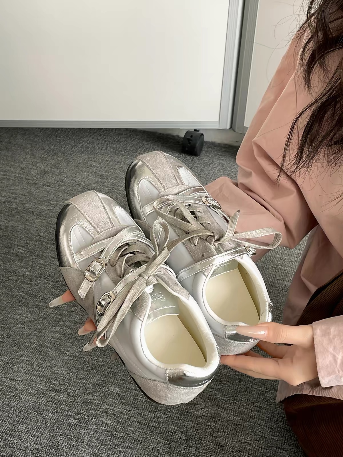 Giày sneaker nữ khóa kim loại_S07