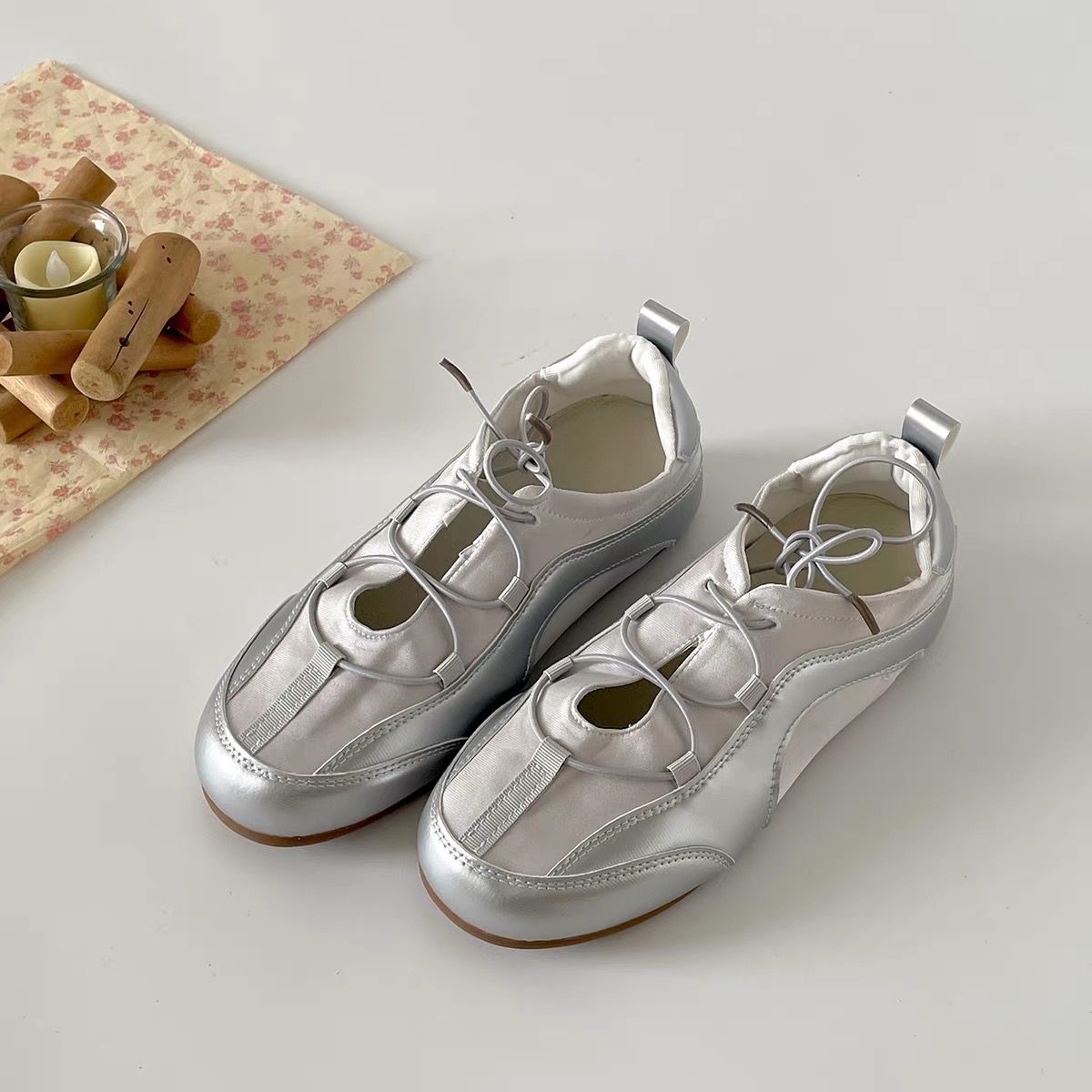 Giày sneaker dây rút nữ_S02