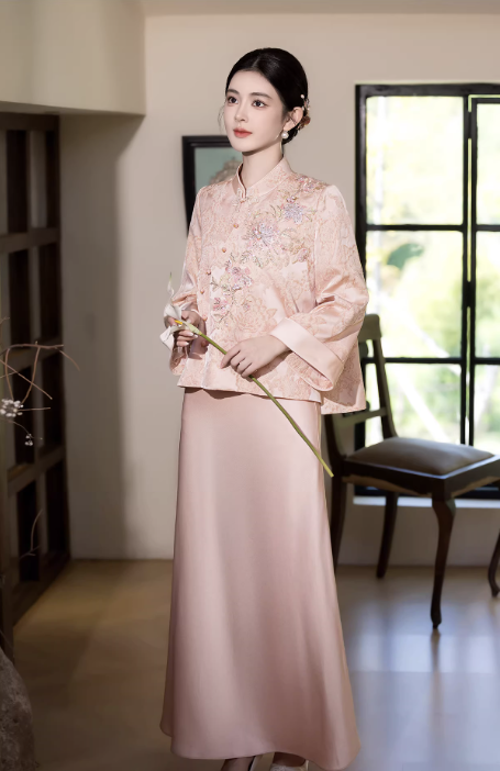 Sườn xám gấm hồng pastel dáng suông thanh lịch_I52