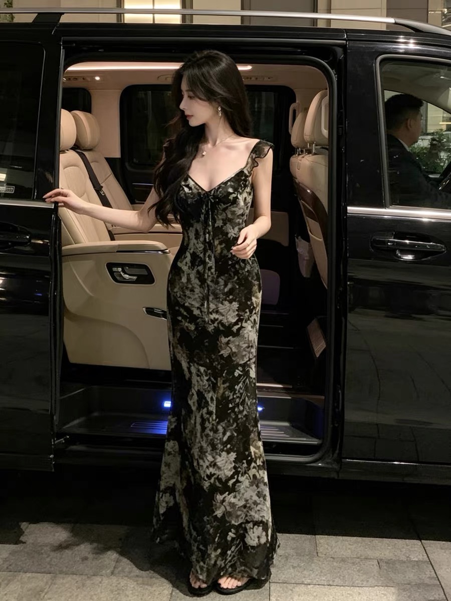 Váy nhung hoa cổ V nữ tính_Y82