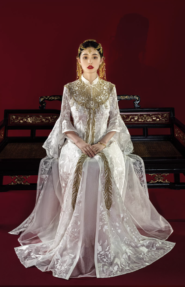 Váy cưới cổ cao thêu ngọc trai phong cách Trung Hoa_I21