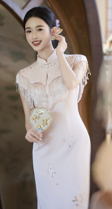 Sườn xám tua rua thêu hoa cổ tàu dáng ôm quý phái_I62