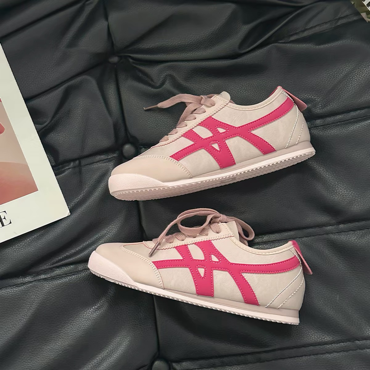 Giày sneaker dáng cổ điển phối sọc_S08