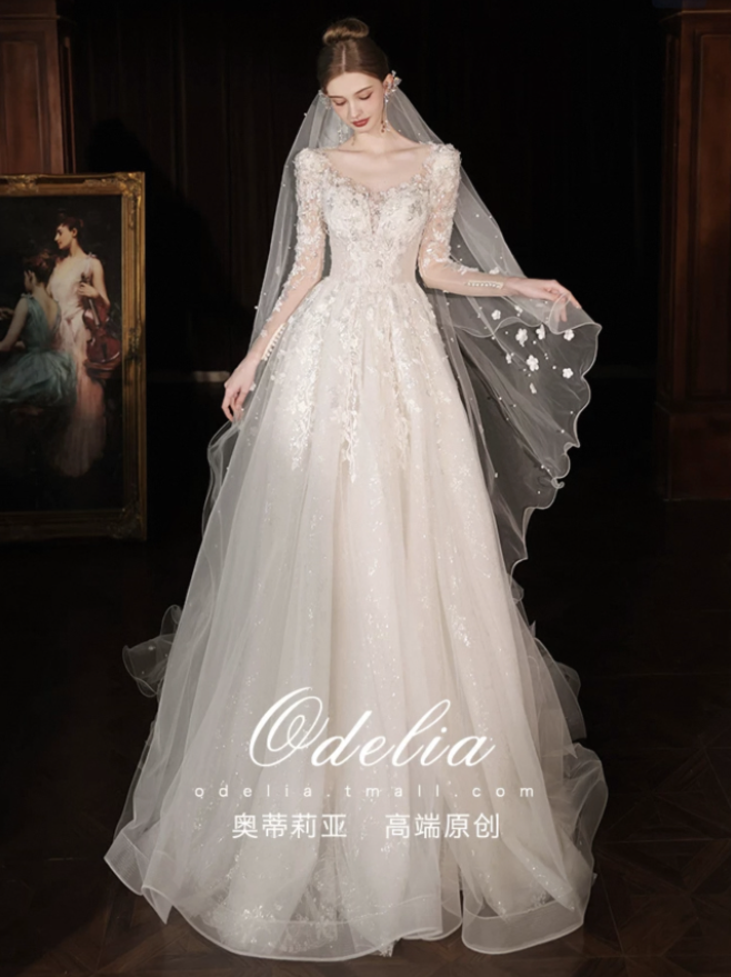 Váy cưới ren tay dài cổ vuông dáng công chúa_I38