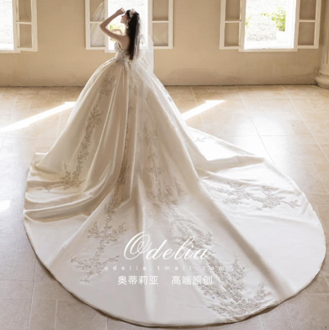 Váy cưới cúp ngực đính ren lấp lánh dáng công chúa_I40