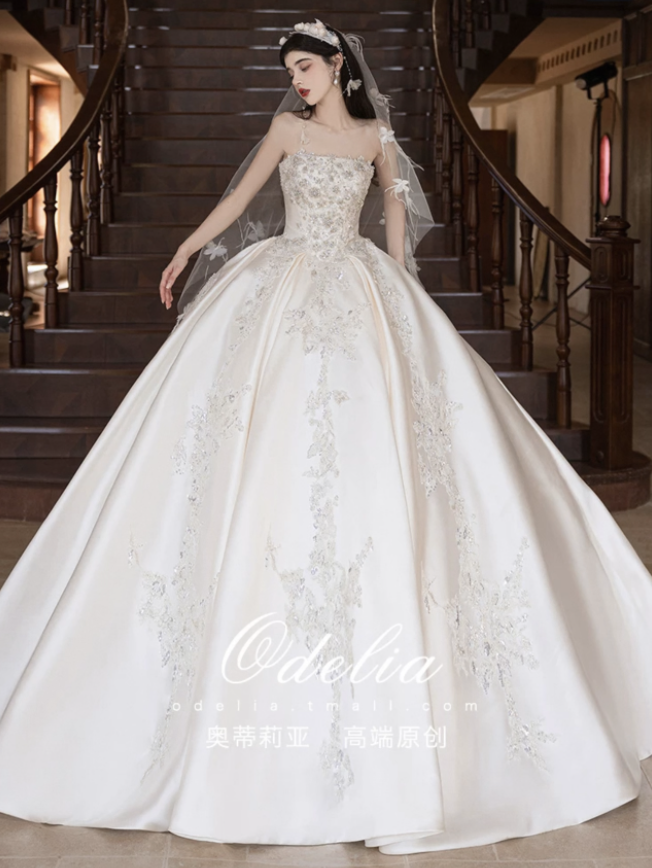 Váy cưới cúp ngực đính ren lấp lánh dáng công chúa_I40