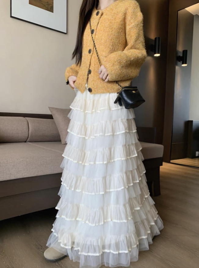 Áo cardigan lông vàng chân váy voan tầng_V03