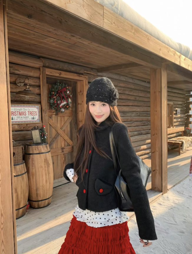 Áo khoác dáng lửng phối váy dài nữ tính nổi bật_V18