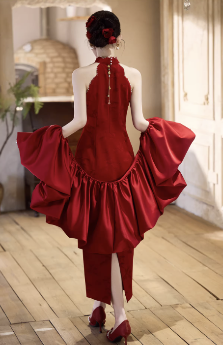 Sườn xám cưới đỏ cổ yếm đính ngọc kèm áo choàng_I55