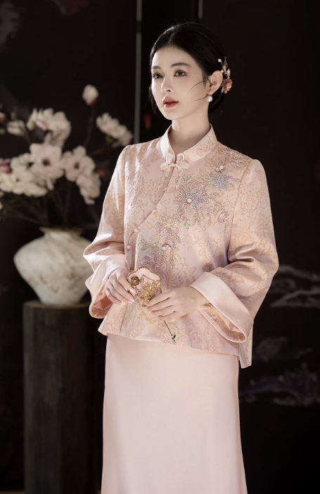 Sườn xám gấm hồng pastel dáng suông thanh lịch_I52