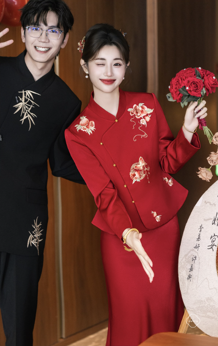 Sườn xám dáng ôm thêu hoa_I44