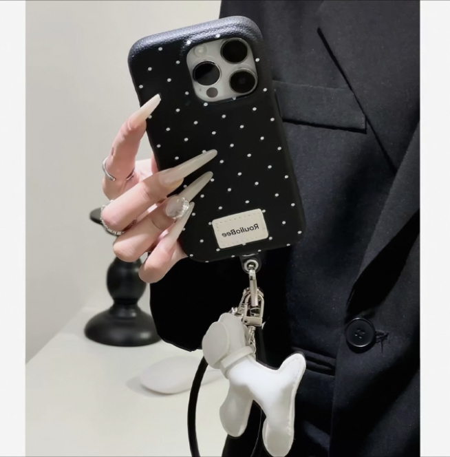 Ốp lưng chấm bi kèm charm chó_O52 (Iphone & Huawei)