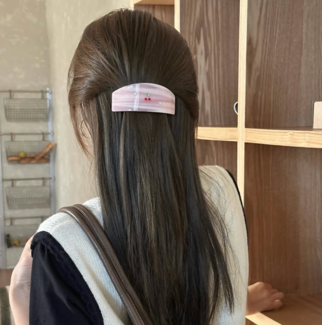 Kẹp chuối acrylic đính cherry_T06