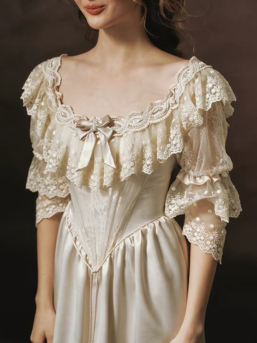 LaceMade váy ren cổ vuông tay lửng cổ điển_V42