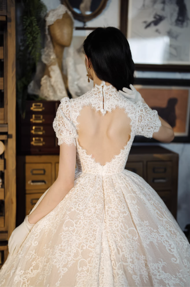 Váy cưới công chúa ren vintage tay ngắn sang trọng_I11