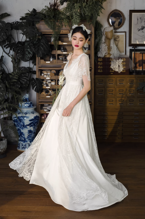 Váy cưới ren mềm cổ đổ nhẹ nhàng_I30