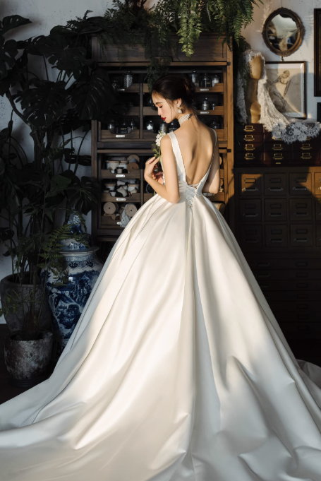 Váy cưới công chúa satin cổ V lưng hở sang trọng_I12