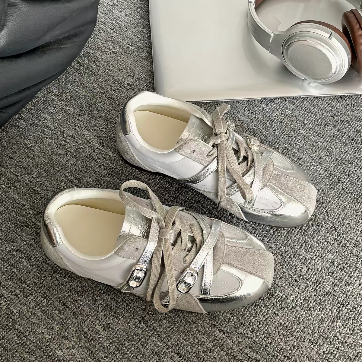 Giày sneaker nữ khóa kim loại_S07