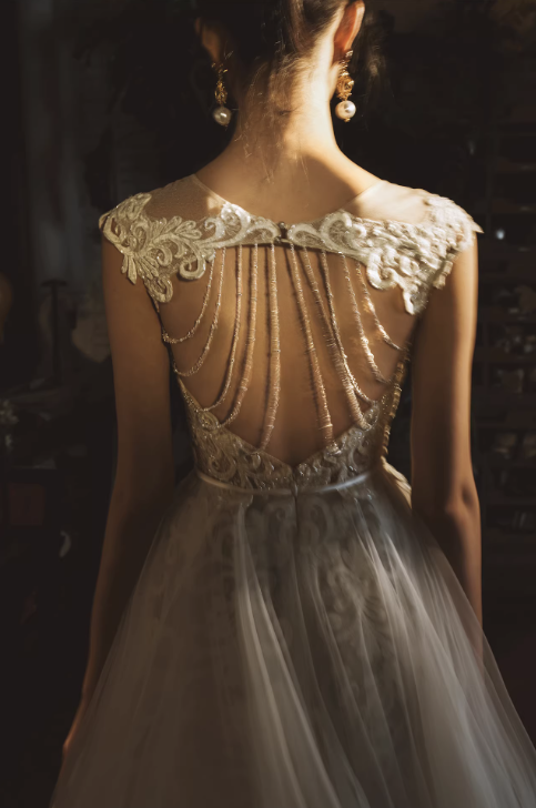 Váy cưới ren lưng hở đính đá sang trọng_I27