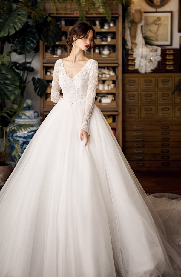 Váy cưới tay ren lưng hở sang trọng_I02