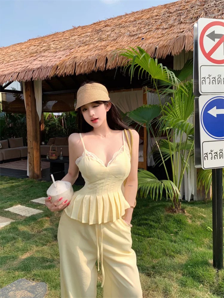 Áo hai dây phối quần vàng pastel nữ tính_E01