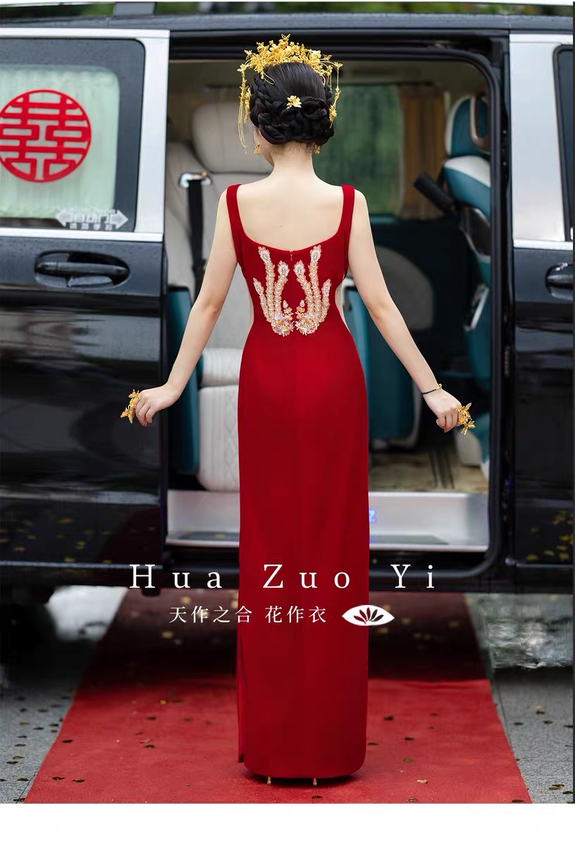 Váy cưới đỏ truyền thống thêu hoa văn dáng dài_I144