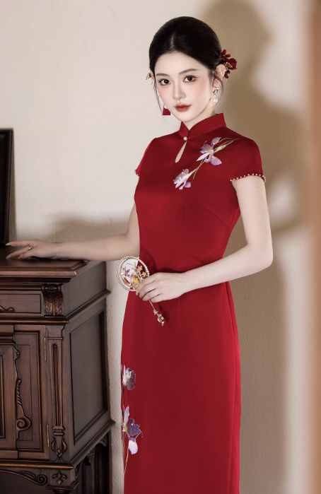 Sườn xám đỏ thêu hoa ngọc lan thanh lịch_I63
