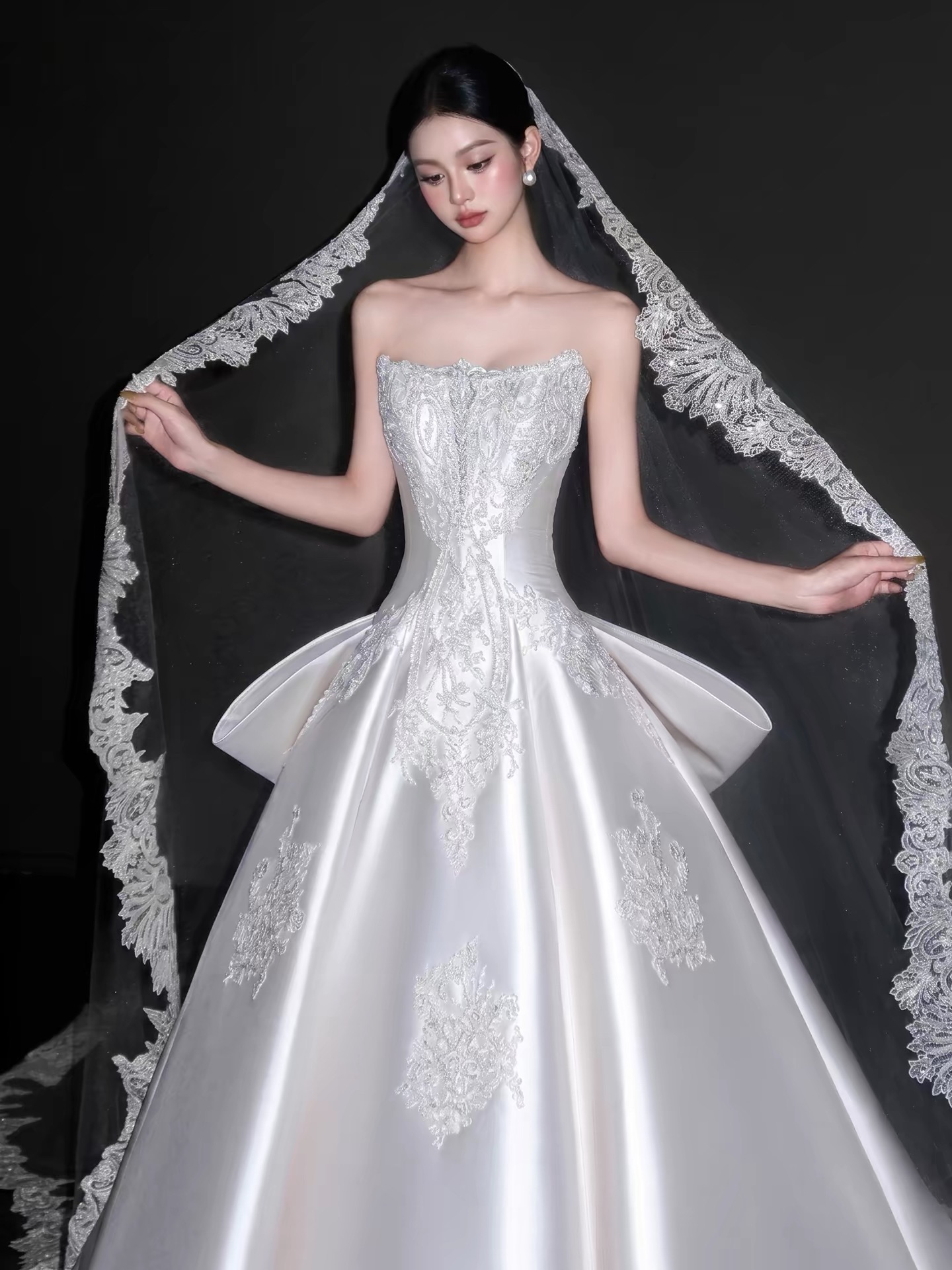 Váy cưới cúp ngực dáng công chúa ren thêu satin_I123