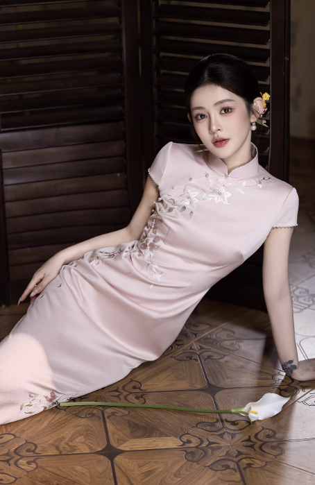 Sườn xám cách tân thêu hoa nổi dáng ôm tôn dáng_I54