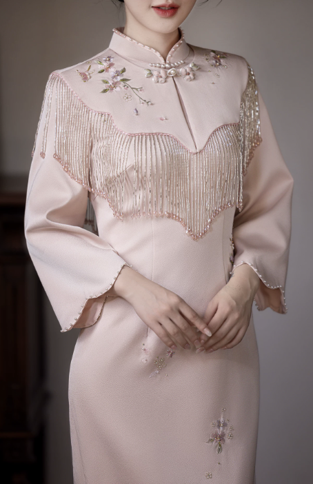 Sườn xám tua rua thêu hoa cổ tàu dáng ôm quý phái_I62