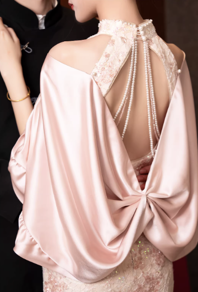 Sườn xám cưới cách tân hồng phấn đính ngọc trai quyến rũ_I56