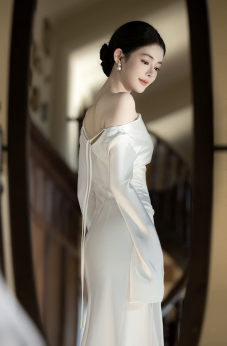 Đầm lụa dài cổ đổ lệch vai dáng ôm thanh lịch_I84