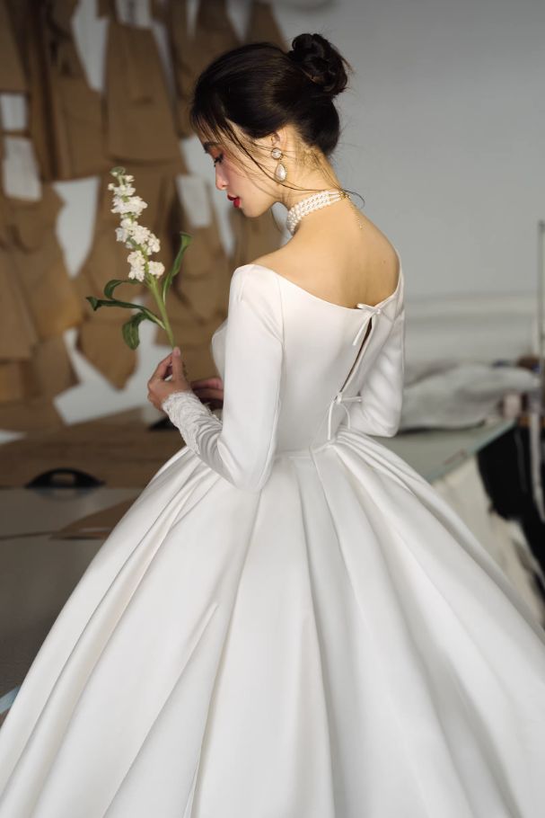 Váy cưới công chúa satin cổ thuyền dáng phồng tay ren_I14