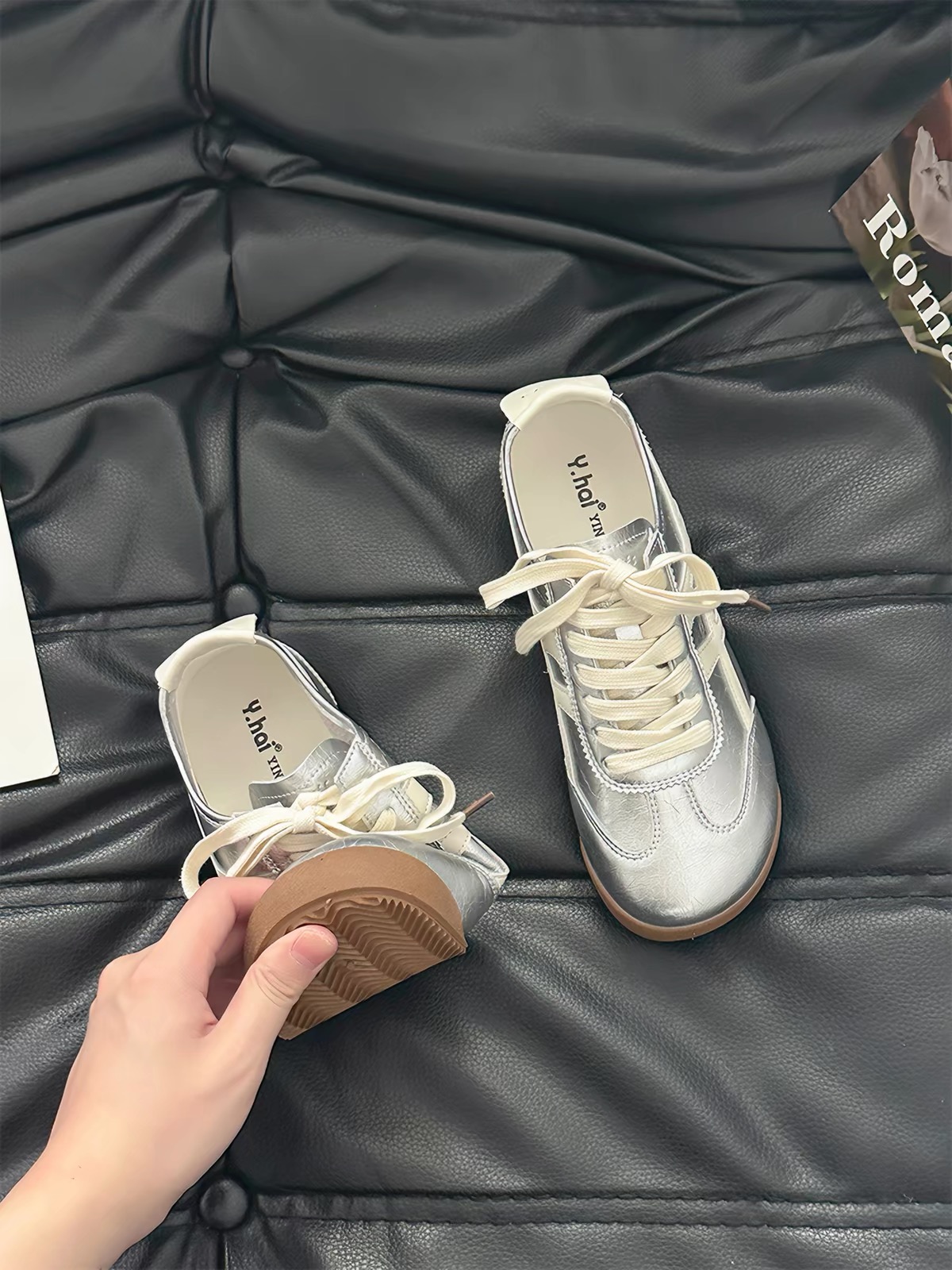 Giày sneaker dáng cổ điển phối sọc_S08