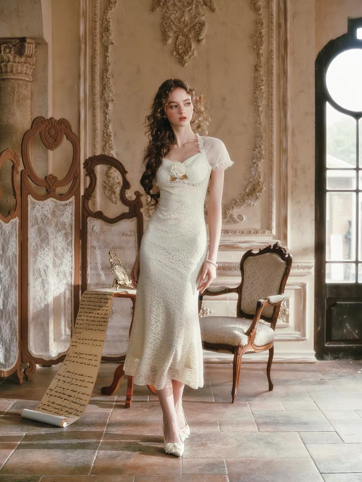 LaceMade váy ren dáng dài tay ngắn cổ vuông điệu đà_Y87