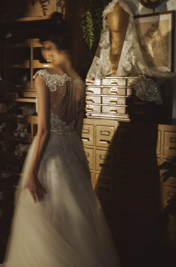 Váy cưới ren lưng hở đính đá sang trọng_I27