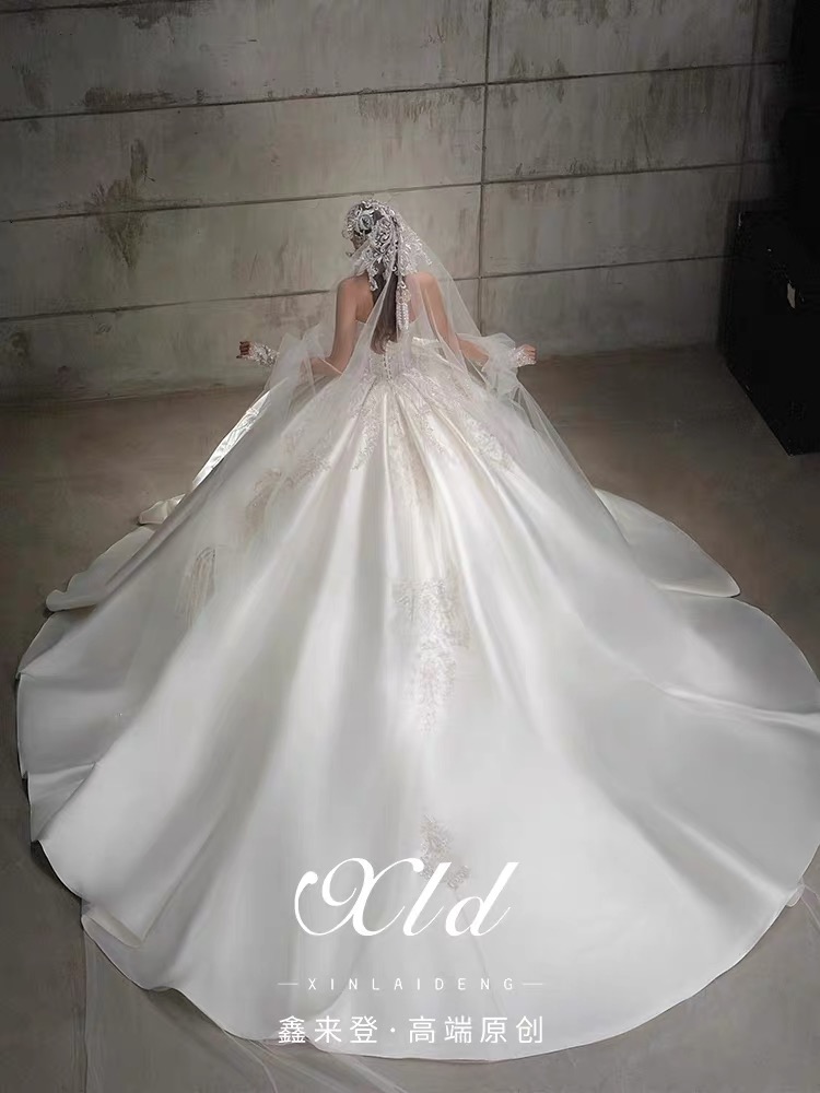 Váy cưới satin trắng đính hoạ tiết sang trọng_I152