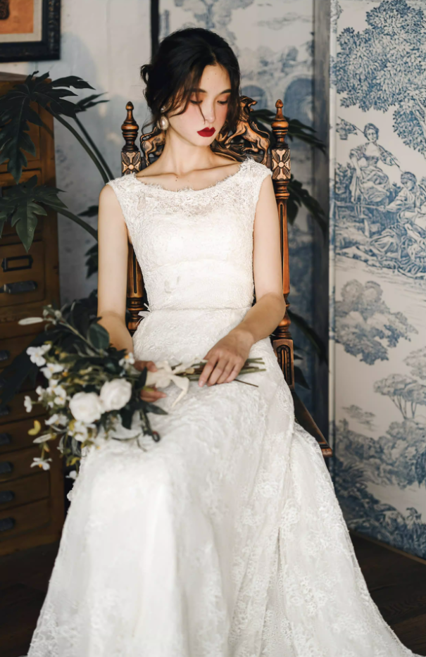 Váy cưới ren cổ thuyền lưng chữ V nhẹ nhàng_I20