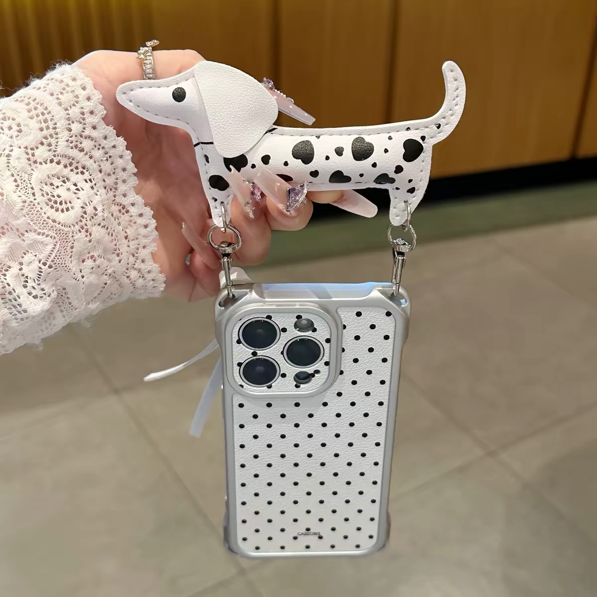 Ốp điện thoại chấm bi phối viền bạc kèm dây đeo hình chó đốm_O165 (Iphone, Huawei, Honor, OPPO, Vivo, Xiaomi & Redmi)