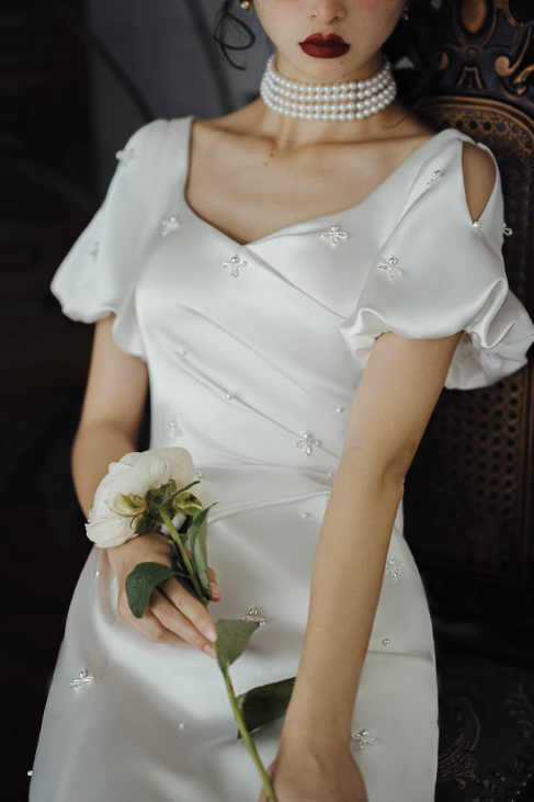 Váy cưới satin đuôi cá tay bồng đính ngọc vintage_I16