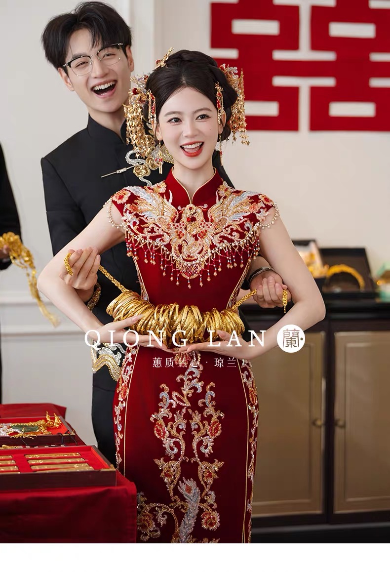 Sườn xám ôm dáng thêu hoa văn_I110